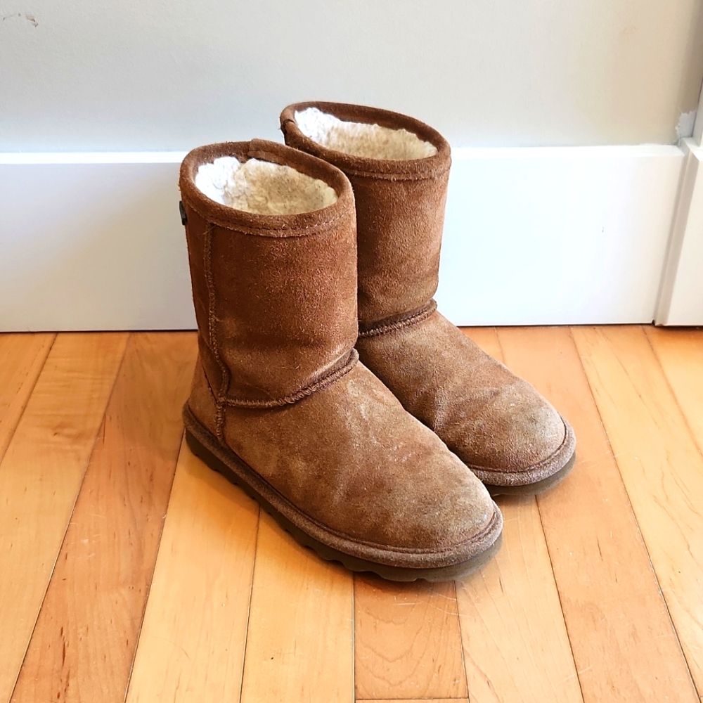 Bearpaw Girls size 2 Brown Boots